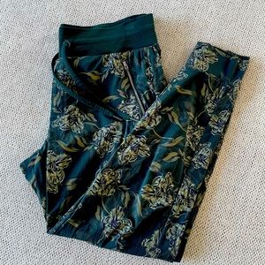 Athleta Trekkie North printed jogger